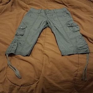 Junior's Capri Pants